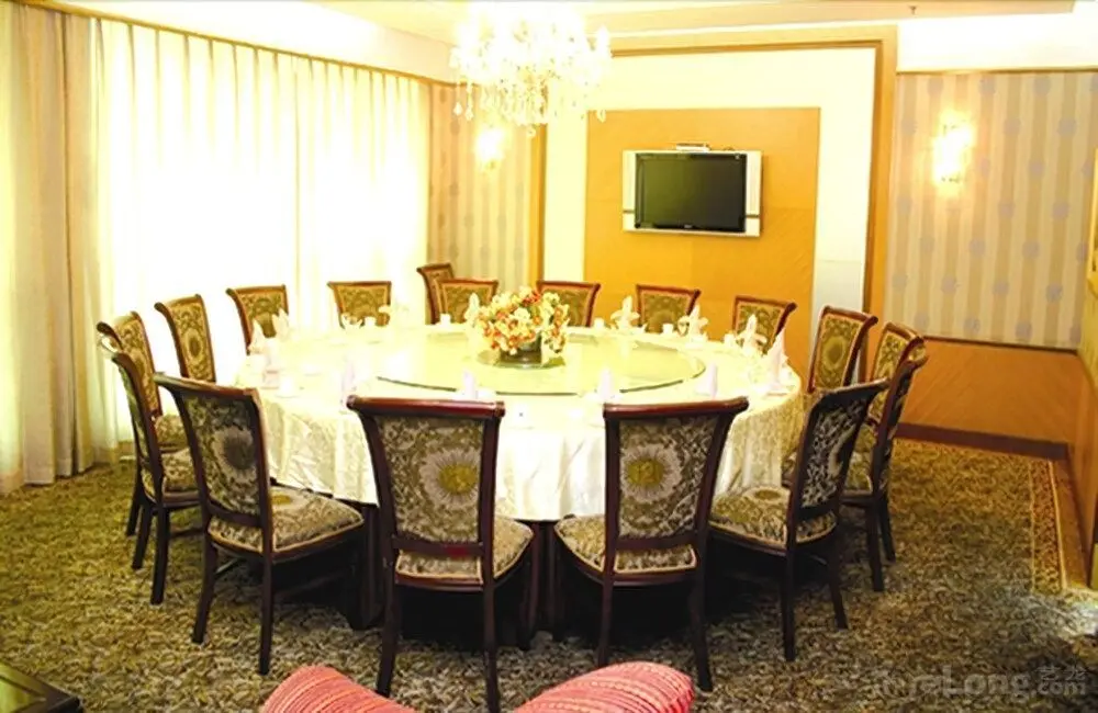 Чэндэ: Chengde Jing Cheng Hotel