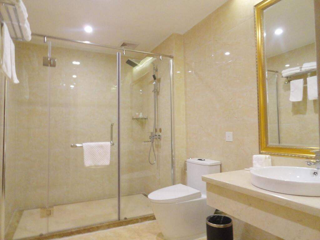 Шэньчжэнь: Qinjiang Hotel (Shenzhen International Convention and Exhibition Center Shajing)