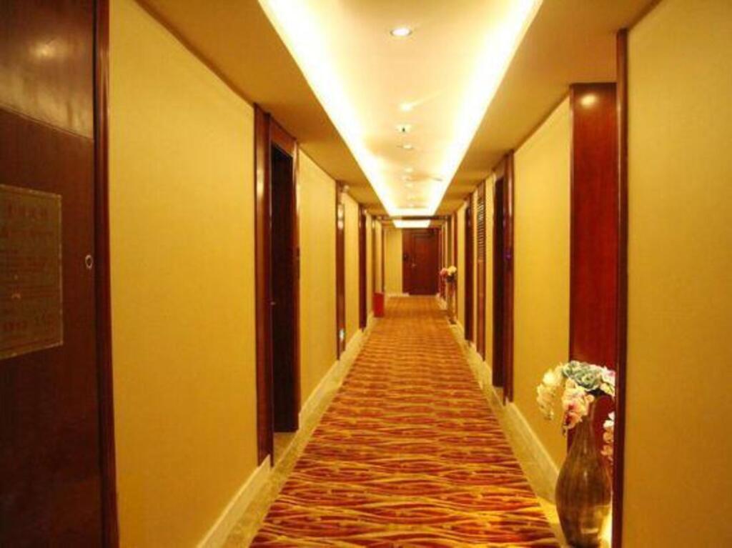 Шэньчжэнь: Qinjiang Hotel (Shenzhen International Convention and Exhibition Center Shajing)