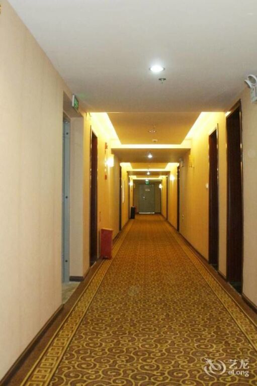 Куньмин: Hongye Business Hotel (Kunming Railway Station Joy City Center)