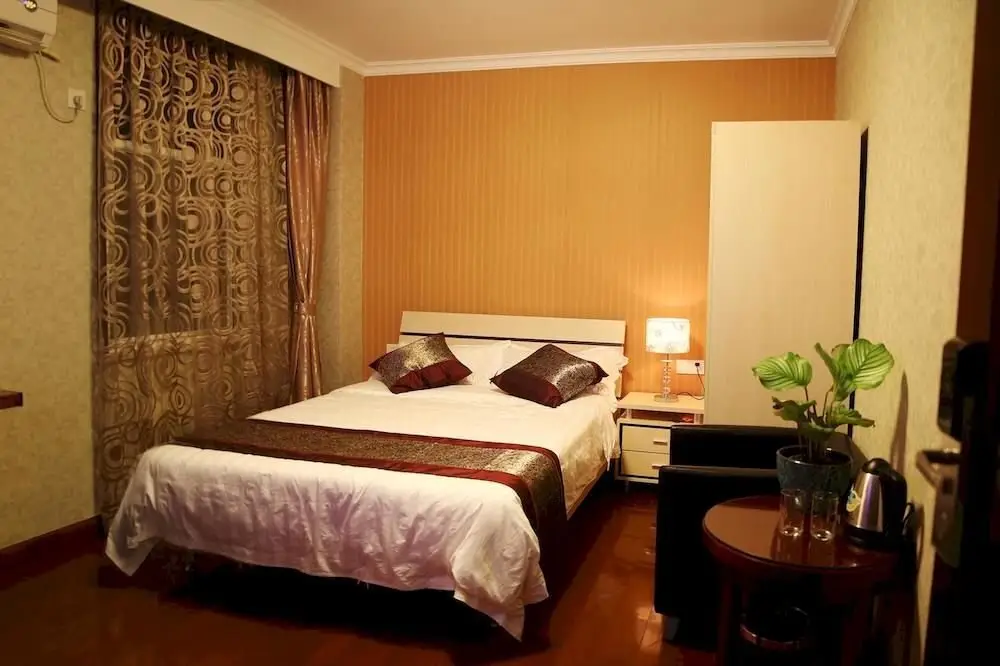 Tianquan 18 Degree Holiday Villa Hotel — фото 1