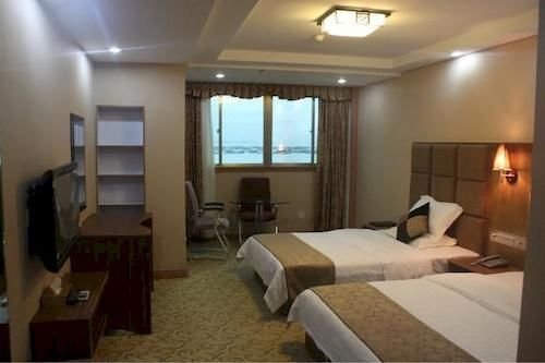 Dongshan Business Hotel — фото 1