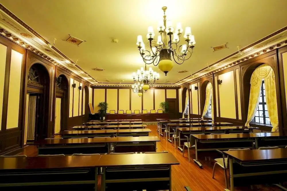 Шанхай: Sports Club Hotel - Shanghai