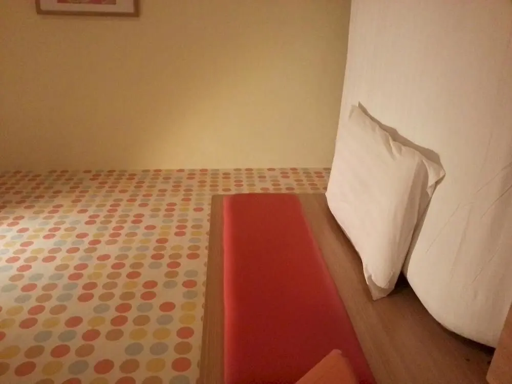 Шанхай: Home Inn Shanghai Renmin Square Fuzhou Road Shanghai Book Store