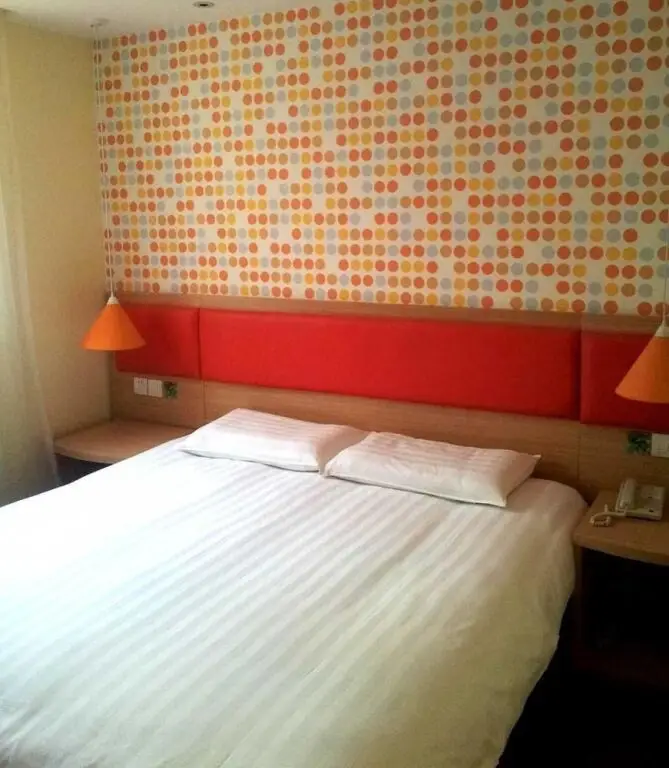 Шанхай: Home Inn Shanghai Renmin Square Fuzhou Road Shanghai Book Store