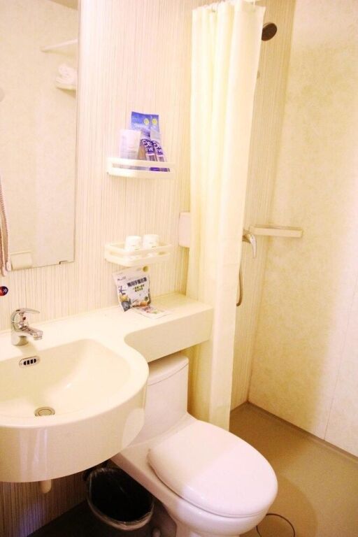 Циндао: Yinzuo Jiayi Hotel Qingdao Hangzhou Road Bus Station