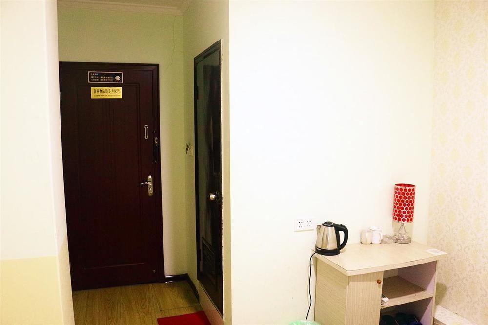 Циндао: Qingdao Peninsula Four Seasons Business Hotel