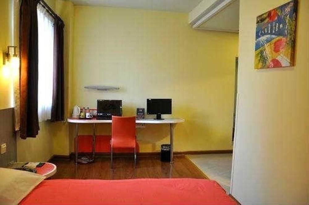 Шанхай: Home Inn Shanghai Siping Road