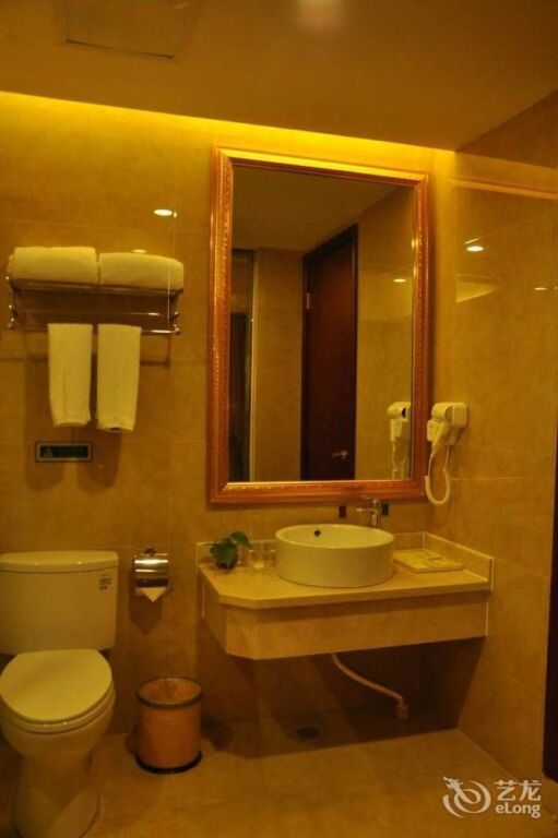 Шанхай: Vienna Hotel Shanghai Fengxian South Bridge Jinhai Road