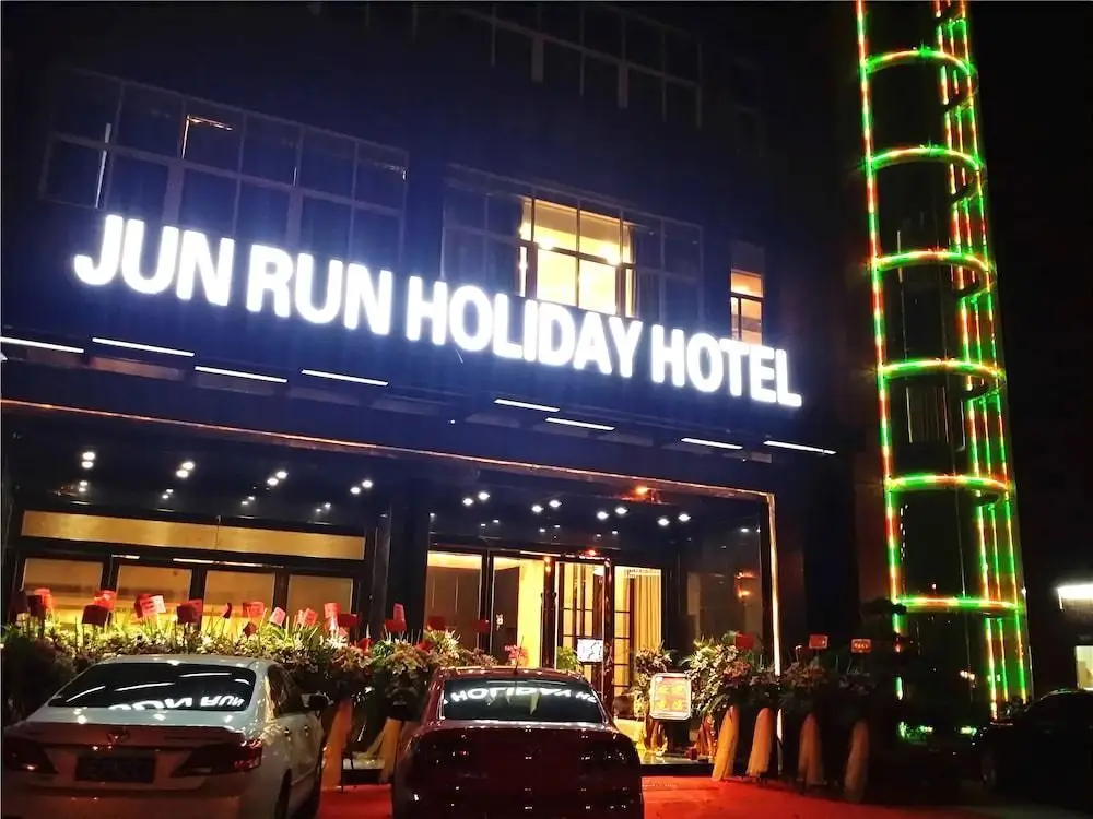 Junri Holiday Hotel — фото 1