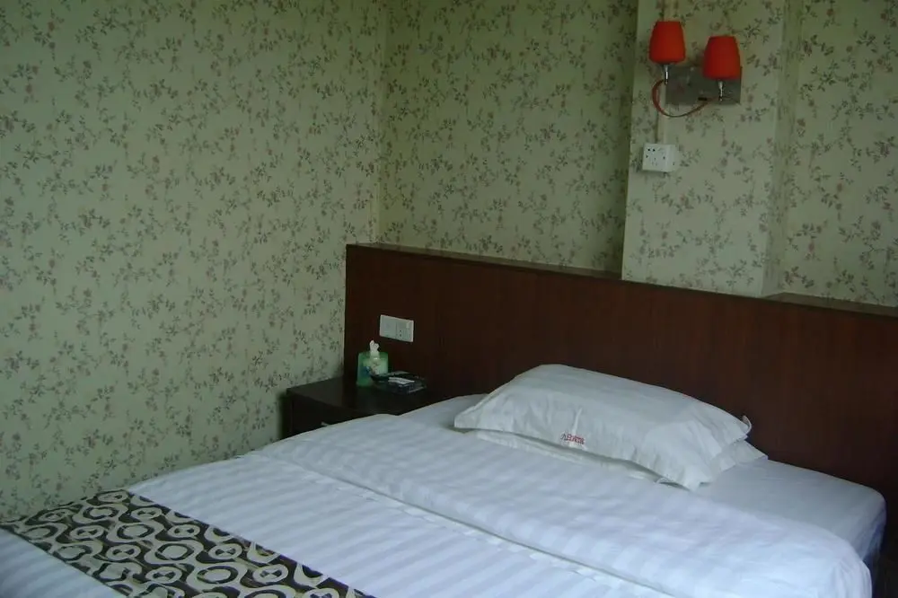 Гуанчжоу: Jiuri Business Apartment