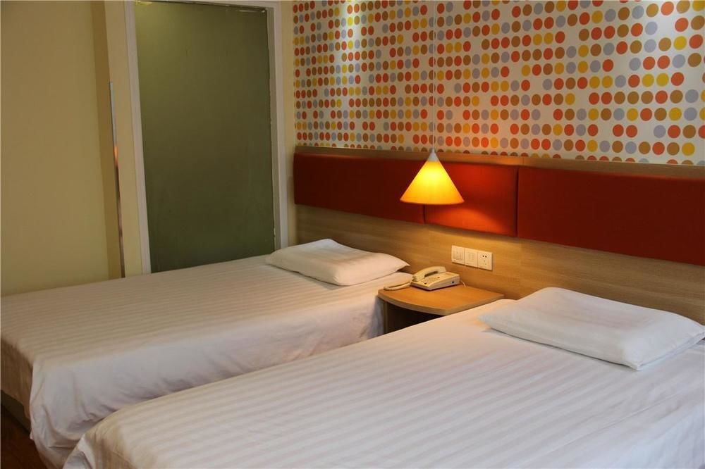 Чэнду: Home Inn Chengdu Kuanzhai Alley New City Square Branch
