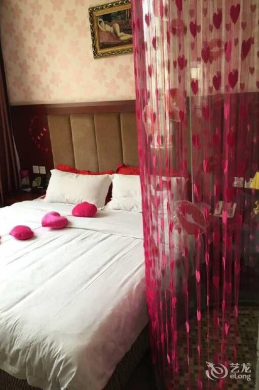 Чэнду: Super 8 Collection Hotel (Chongzhou Government Center Square)