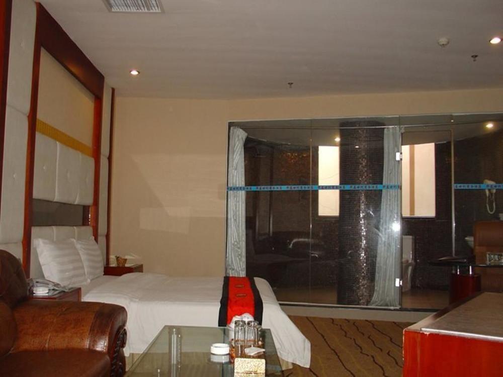 Чжухай: Huaxia Hotel (Zhuhai Doumen Gymnasium Zhongxing South Road)