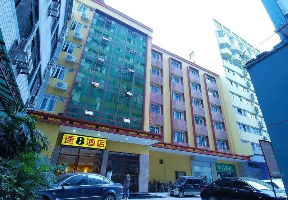 Чэнду: Super 8 Hotel Chengdu Wenshuyuan Subway Station