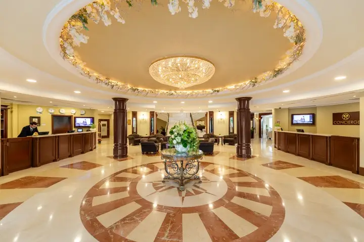 Рождественно: Отель M’Istra’L Hotel & SPA