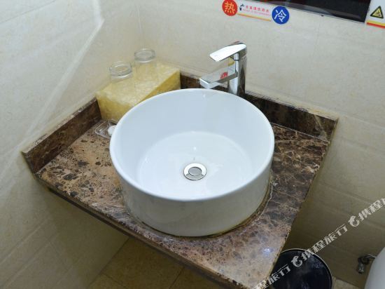Чэнду: Chengdu Chunxi Business Hotel