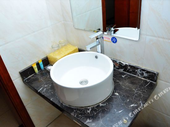 Чэнду: Chengdu Chunxi Business Hotel
