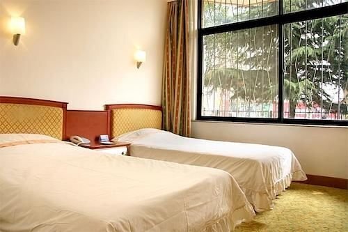 Циндао: Qingdao Yahai Hotel