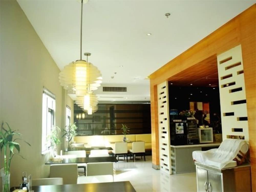 Куньмин: Jinjiang Inn Kunming Chenggong Square Dounan Huahui Hotel