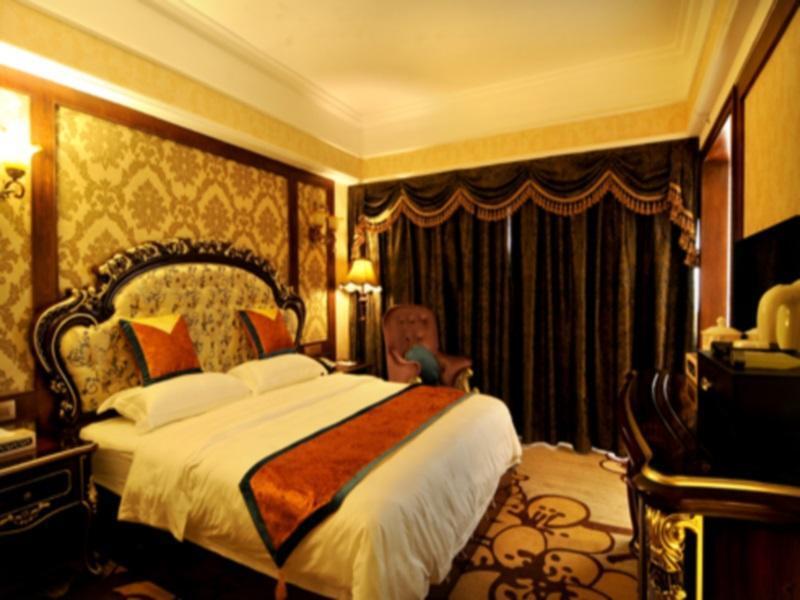 Чэнду: Chengdu French Theme Gold Palace