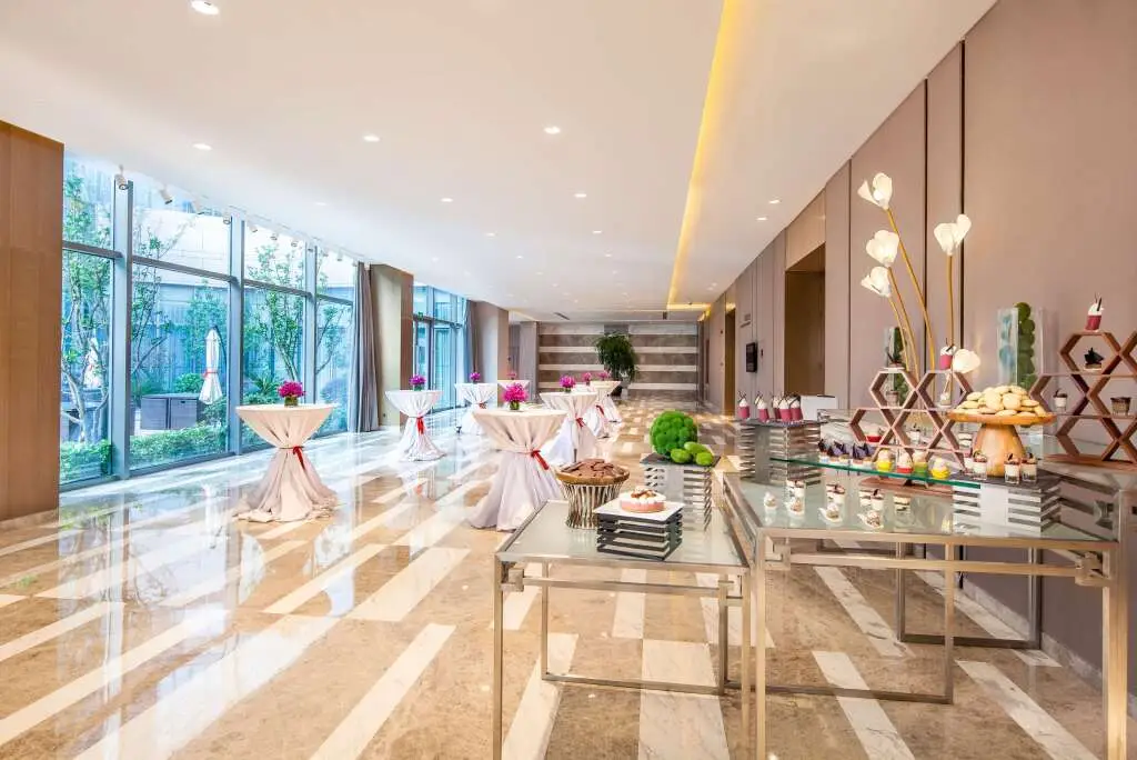 Шанхай: Radisson Exhibition Center Shanghai