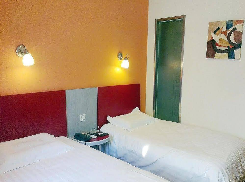 Чэнду: Motel 168 Chengdu ShuangQiao Road Inn