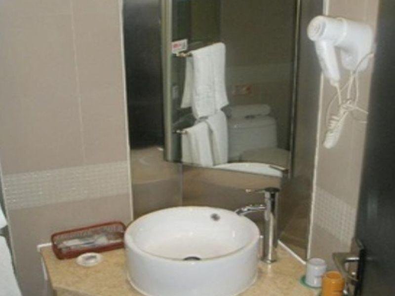 Тяньцзинь: Home Inn Selected (Tianjin Railway Station, Jinwan Square Metro Station)