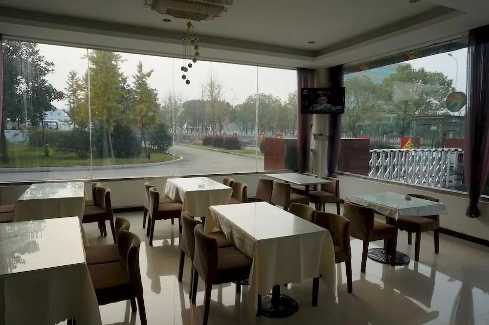 Нанкин: Nanjing Lukou Bianfang Hotel