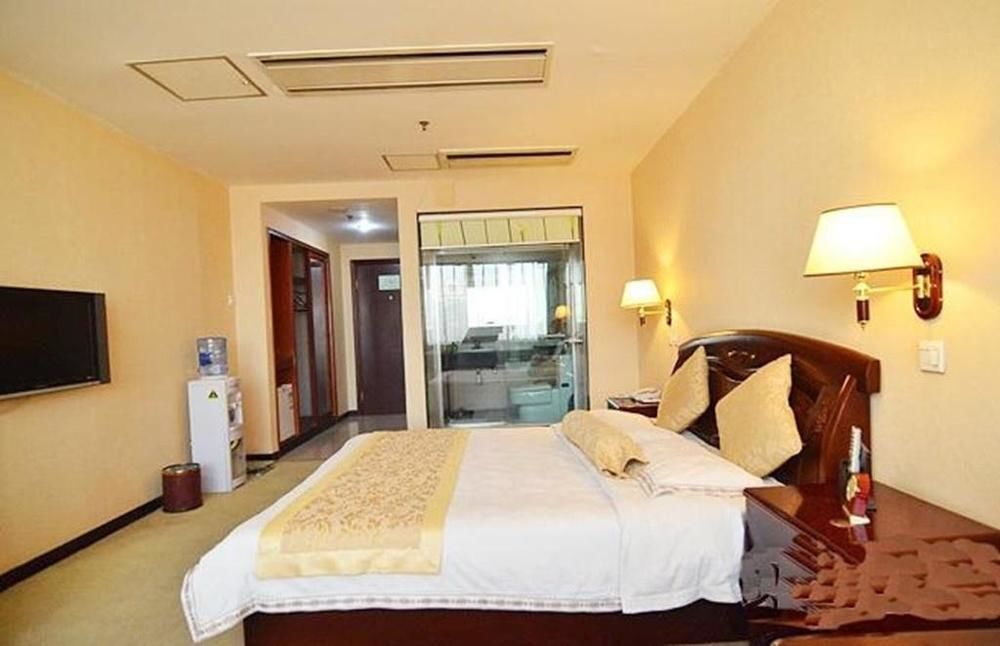 Yuexin Holiday Hotel — фото 1