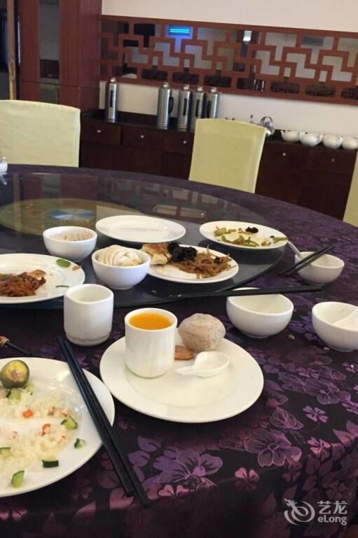 Циндао: 青岛航海假日酒店