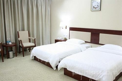 YiFeng Business Hotel — фото 1