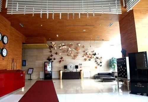 Далянь: Champs Elysees Jinfu Apartment