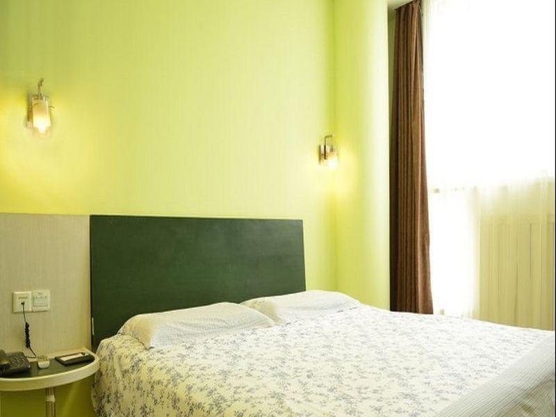 Циндао: Motel 168 Qingdao Hua Yang Road Inn
