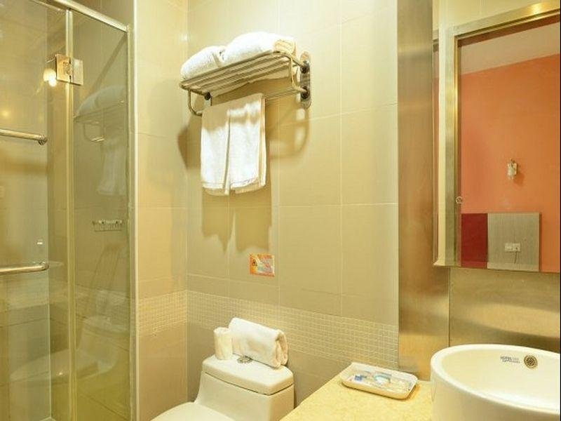Циндао: Motel 168 Qingdao Hua Yang Road Inn