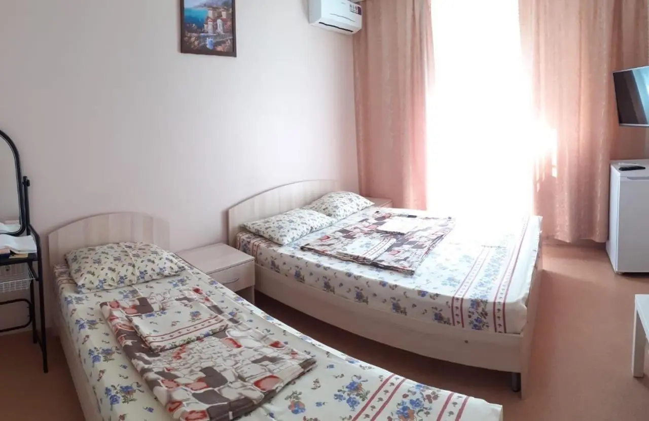 Витязево: Guest House Tango