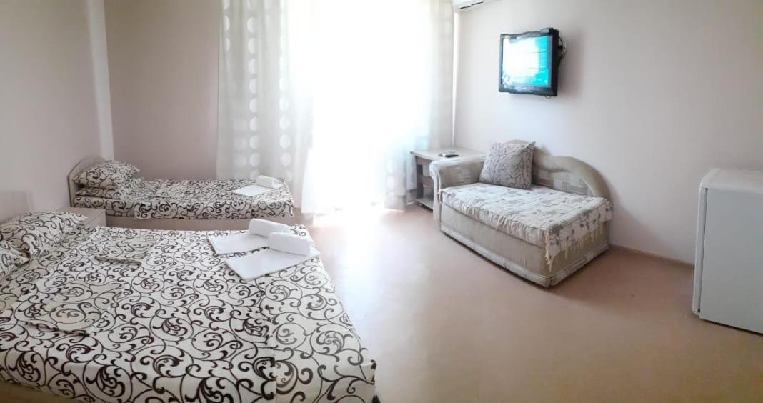 Витязево: Guest House Tango