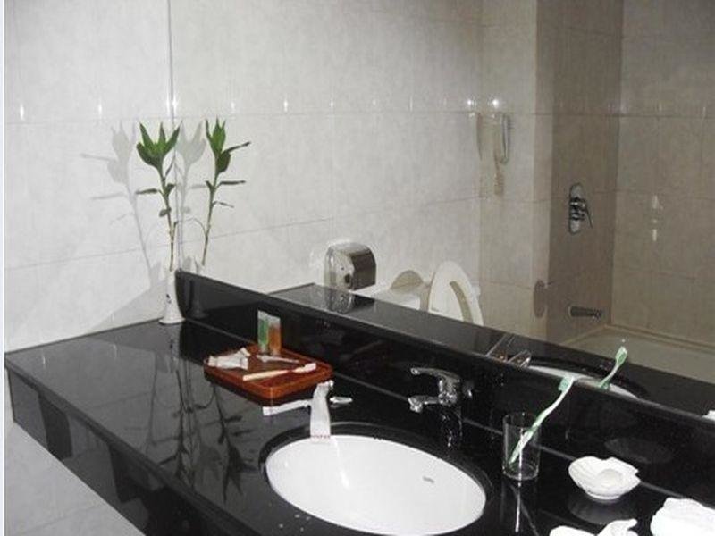 Дунгуань: Jianglong Hotel (Dongguan Houjie Wanda Plaza)