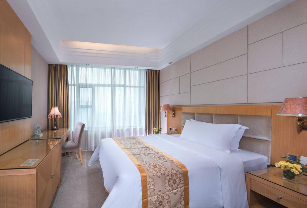 Шэньчжэнь: Vienna Hotel Shajing