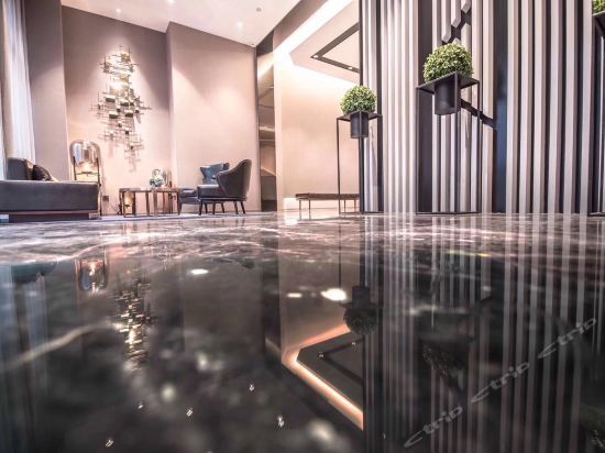 Чунцин: Home Inn Chongqing Jiefangbei Xiaoshizi Metro Station