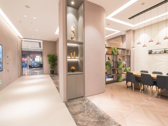 Чунцин: Home Inn Chongqing Jiefangbei Xiaoshizi Metro Station