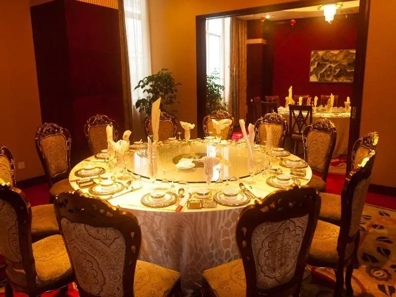 Чжанцзяцзе: Yichen International Hotel