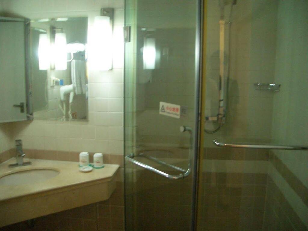 Шанхай: Home Inn Shanghai Hongqiao Airport Wuzhong Road