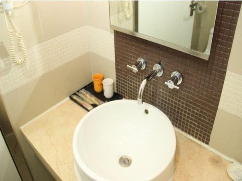 Ухань: Motel168 Huaqiao Inn