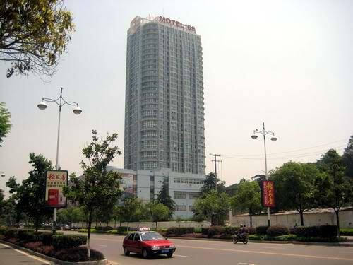Motel168 Yibin FaZhan Road Inn — фото 1