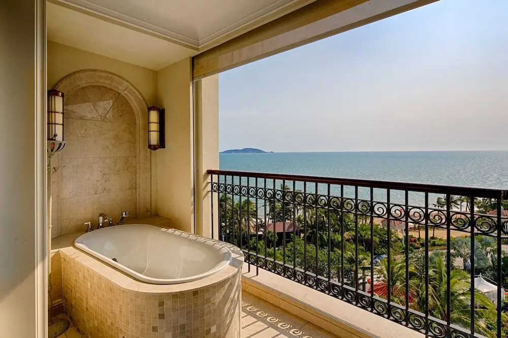 Санья: Отель Crowne Plaza Resort Sanya Bay