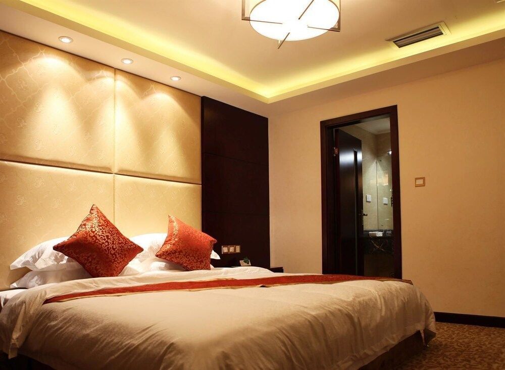 Chengdu Airport Express Hotel — фото 1