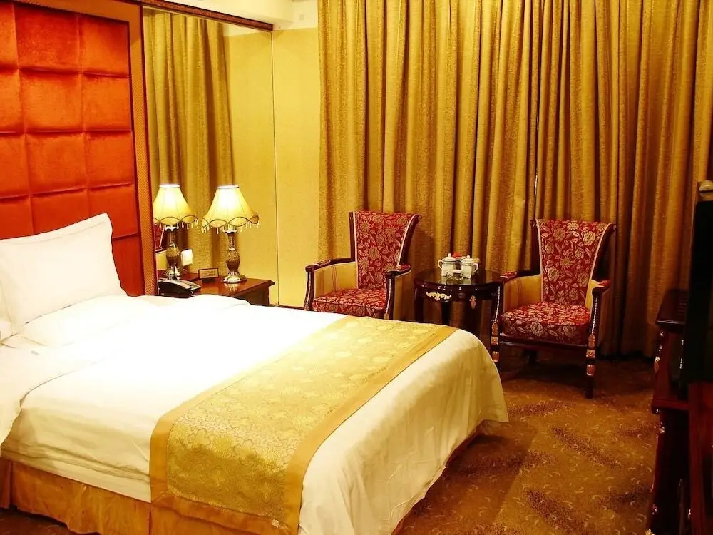 Куньмин: Kunming He Ri Jun Hotel