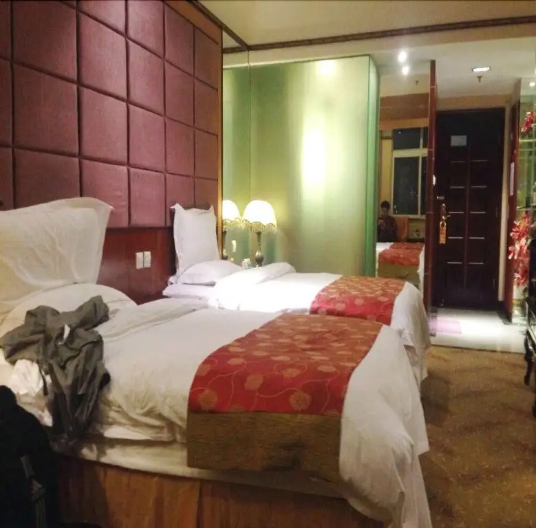 Куньмин: Kunming He Ri Jun Hotel