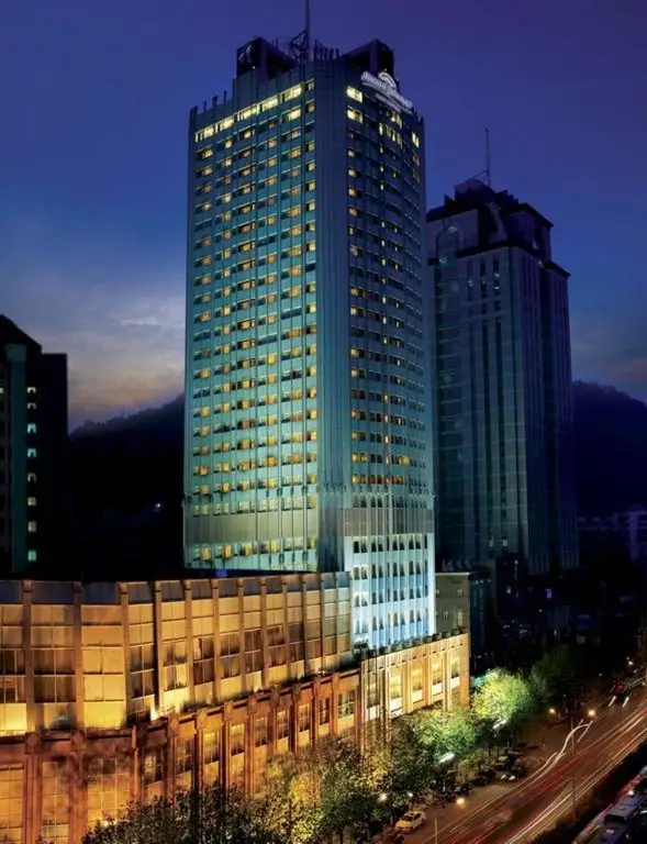 Howard Johnson Plaza by Wyndham Guiyang — фото 1